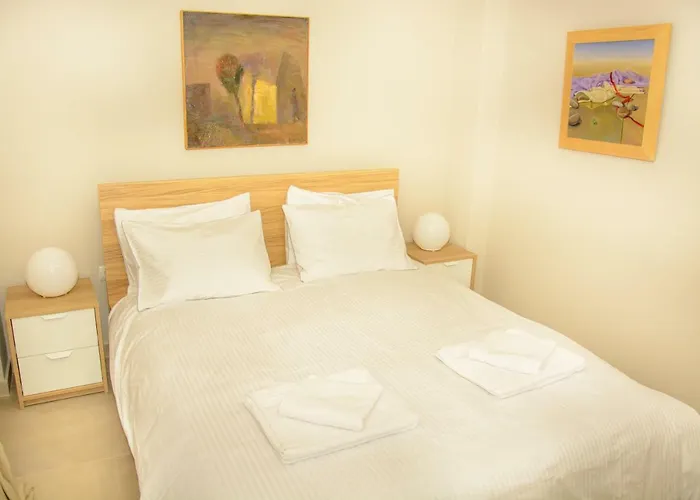 Neighborly Nest - Apartment In The Heart Of Athens